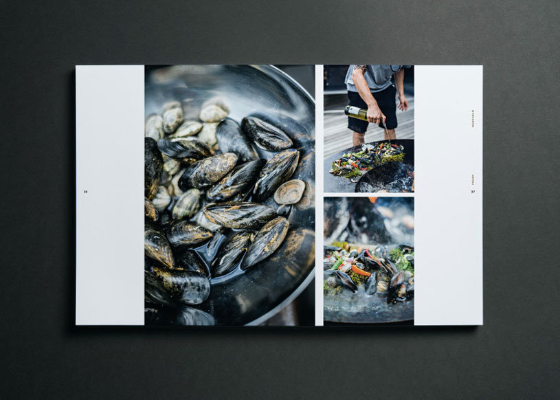 Livre ouvert avec photos de fruits de mer cuisinés Rezeptbuch Set FEUER & RING