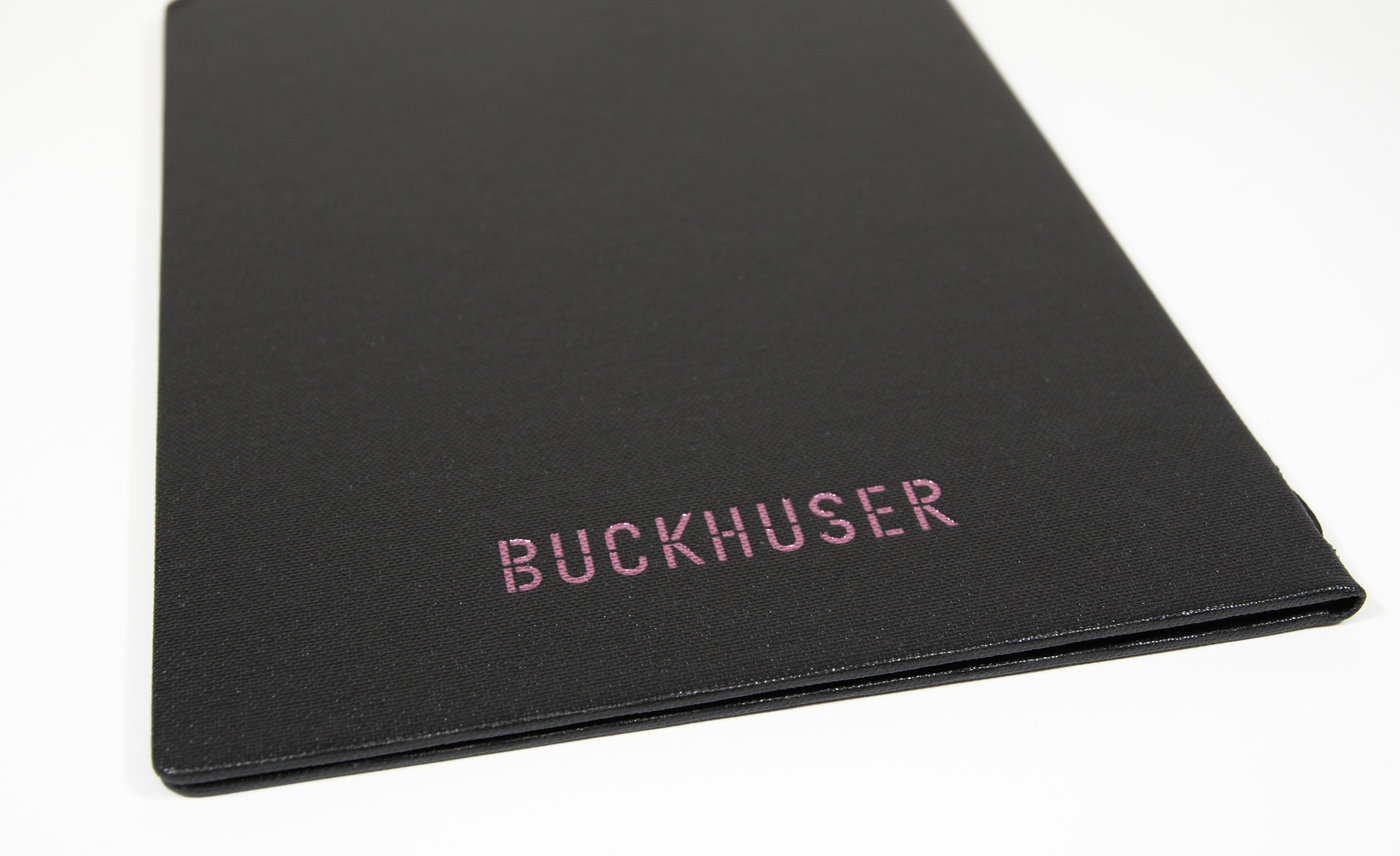 Couverture noire avec lettrage rose Speisekarte Buckhuser