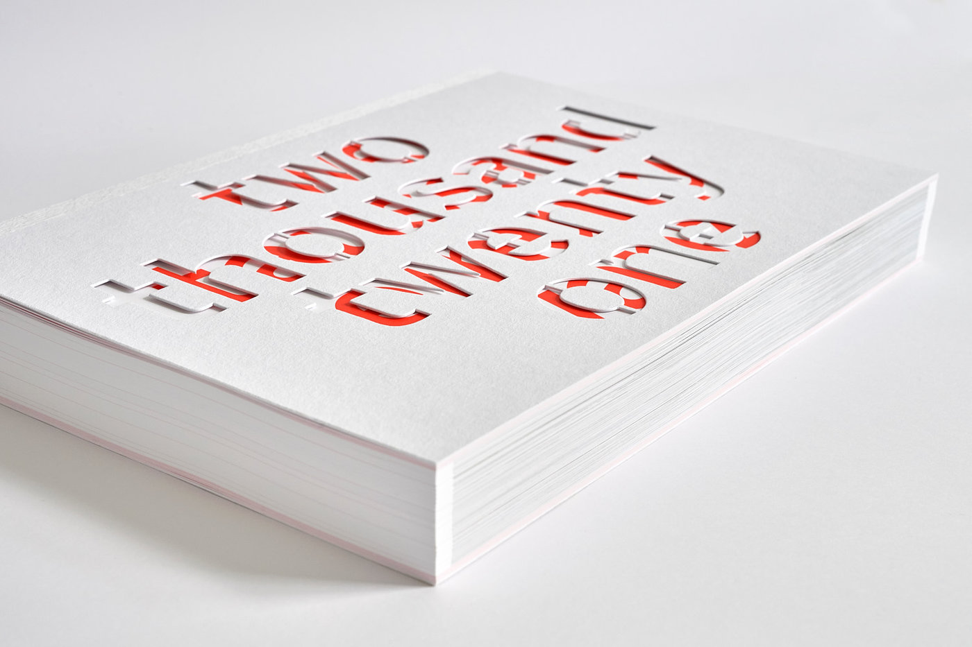 Couverture à découpe laser blanche et rouge best architects 21
