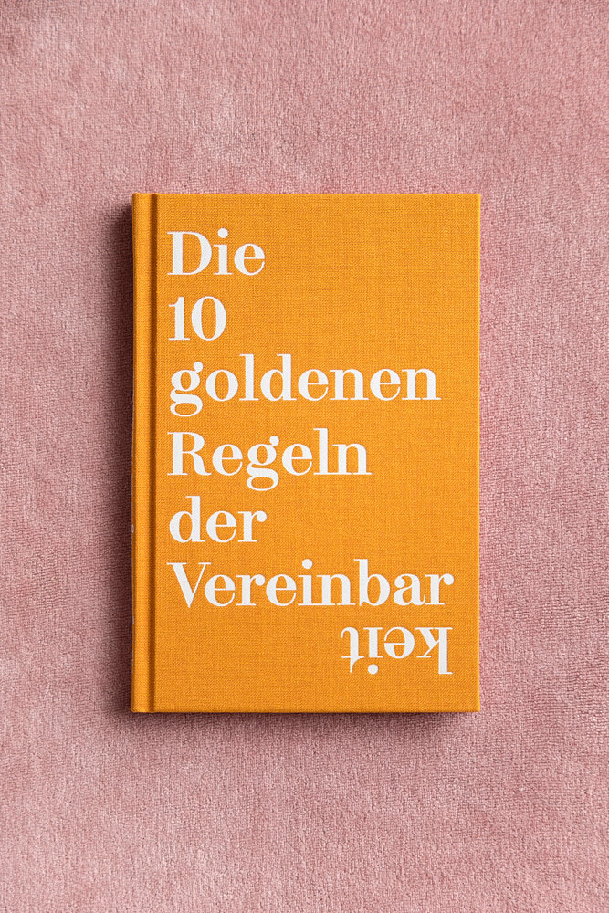 Leinenband mit geprägtem Titel in Weiss Die 10 goldenen Regeln der Vereinbarkeit