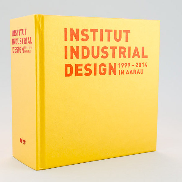 Gelbes Hardcover mit flachem Einband und rot gedrucktem Titel «Institut Industrial Design 1999–2014 in Aarau» auf Vorderdeckel und Rücken.